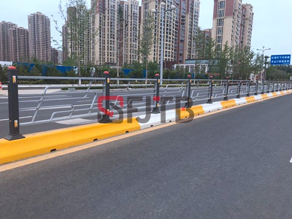 水泥墩中央護欄 水泥墩中央護欄